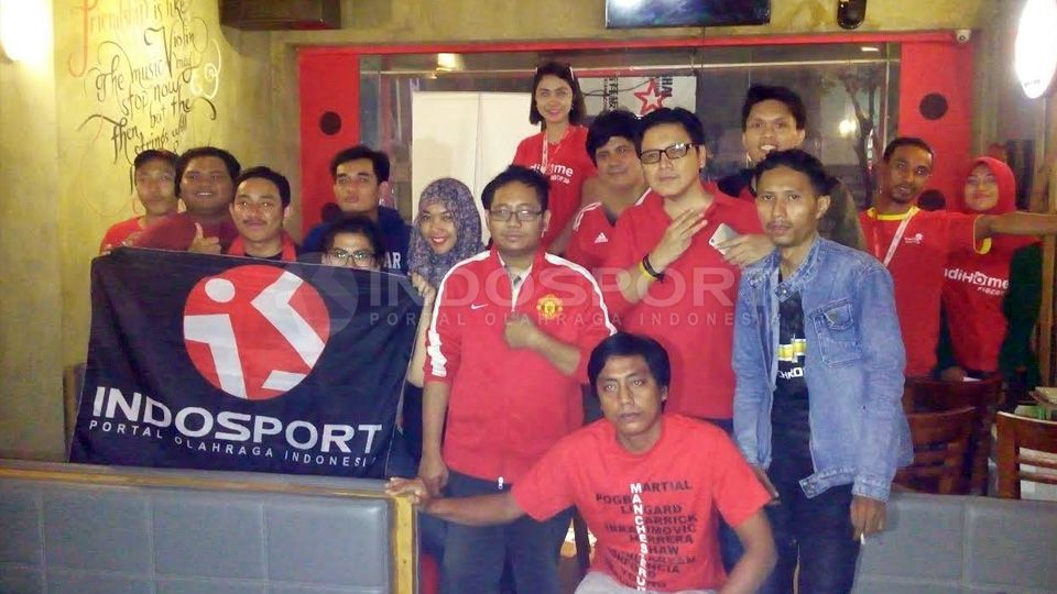 Nonton bareng Machester United vs Manchester City Copyright: &copy; Devie Novitasari/Indosport